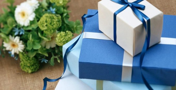 5 JUST-ENGAGED GIFT IDEAS