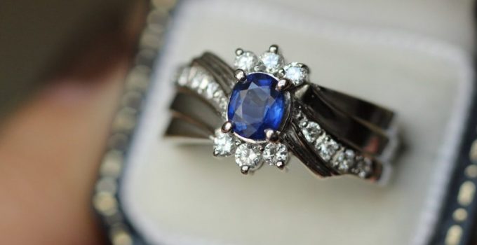 5 Best Sapphire Engagement Rings (Wedding Bands)