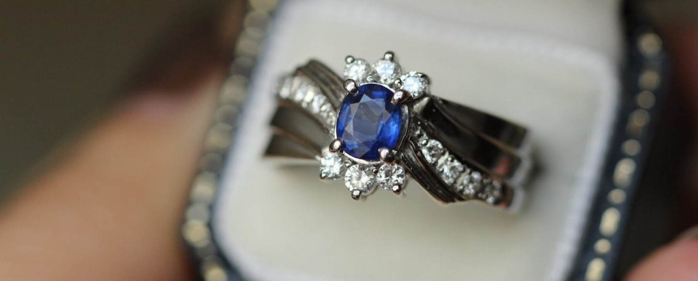 5 Best Sapphire Engagement Rings (Wedding Bands)