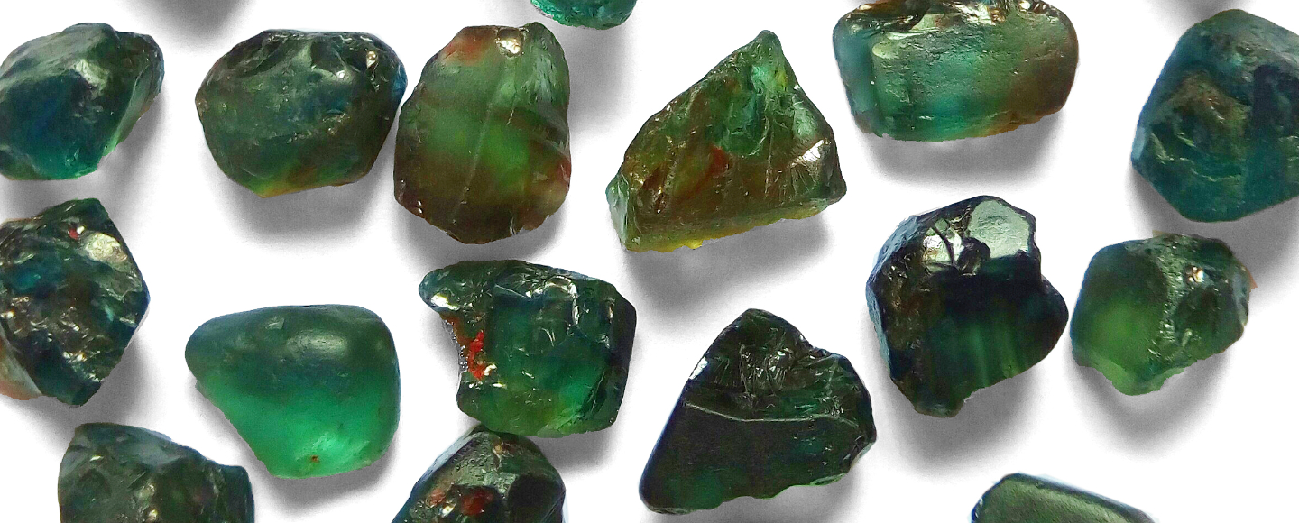 Green Sapphire vs Emerald: Which is Better?
