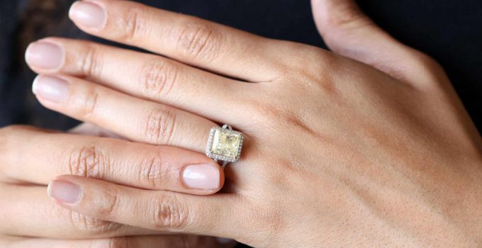 The 5-Carat Diamond Ring: Size & Value Information